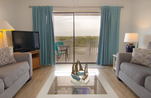 Ocean Front Adorable Condo!