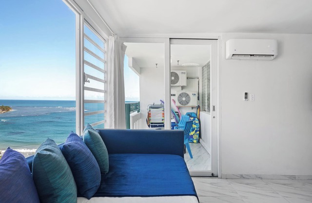 OCEAN & MOUNTAIN VIEWS! lUQUILLO BEACH BEAUTY, PARKING,POOL!