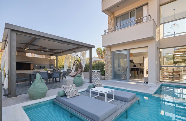 Ocean Private Villas - Villa Ithaca - private heated pool/jacuzzi/barbecue