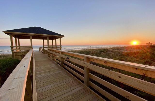 Ocean View Condo - Oceanside Beach Retreat