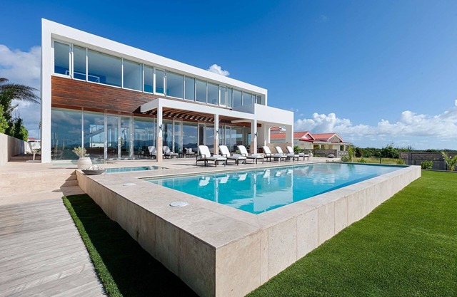 Oceanfront estate with stunning views