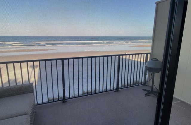 Oceanfront corner townhouse. Tennis/pickleball. Crescent Beach. St. Augustine.