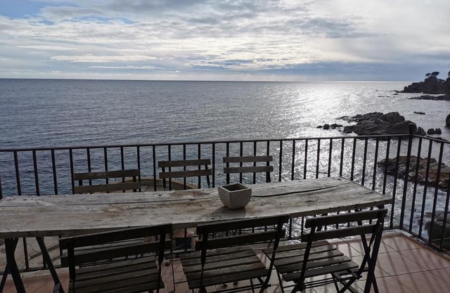 Oceanfront apartment 30 steps from the beach