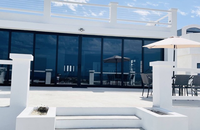Oceanfront home with spectacular views!