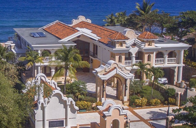 Oceanfront Private 10 Bedroom Villa perfect Wedding/family/friends reunions,