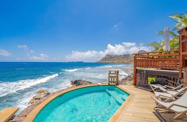 Oceanfront Serenity with Jacuzzi and Heated Swimming Pool