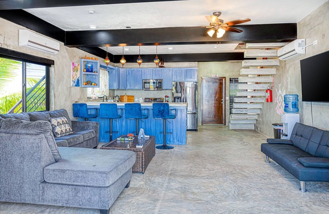 Oceanfront villa w/inviting pool, breathtaking views, tranquil surroundings