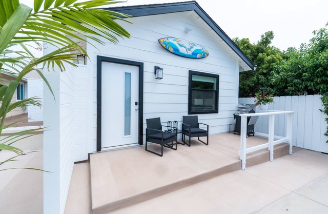 OCEANSIDE HAPPY HULA RETREATnNew build - 1bed/1bath located 1.5 miles from Pier!