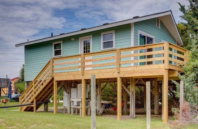 Oceanside home near the water w/private washer/dryer, central A/C, sundeck