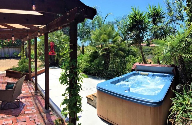Oceanside Jungalow, 5 Minutes from the Beach!