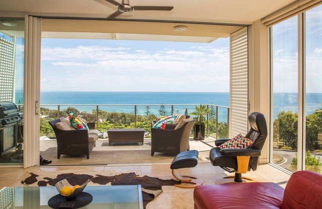 Oceansthree Apartment