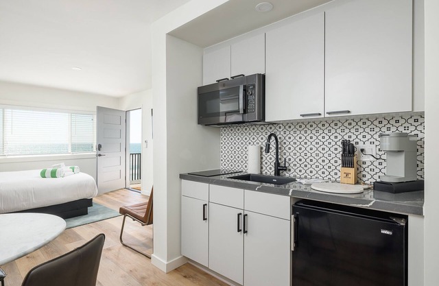 Oceanview King Studio (207)