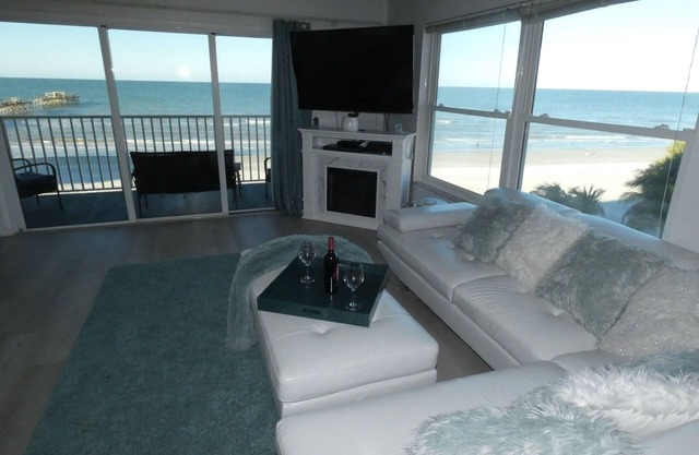 Oct/Nov/Dec dates Avail! BEACHFRONT CORNER 2/2 w/Jacuzzi and Electric FP!