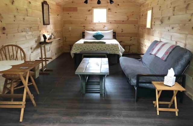 Off Grid Tiny House Glamping On 22 Acres!