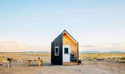 Off the Grid House with Stunning Mountain Views!