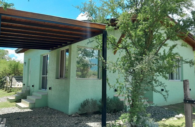 Ohana casitas, house with beautiful view to the sierras (pets welcome)