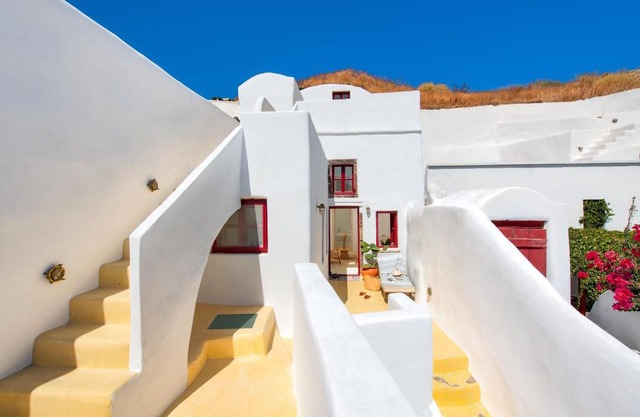 Oikia Cave House