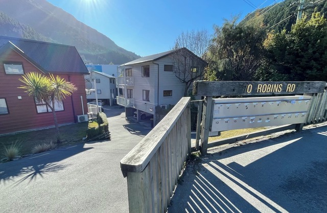 OK Holiday Unit #6 - Queenstown Holiday Apartment