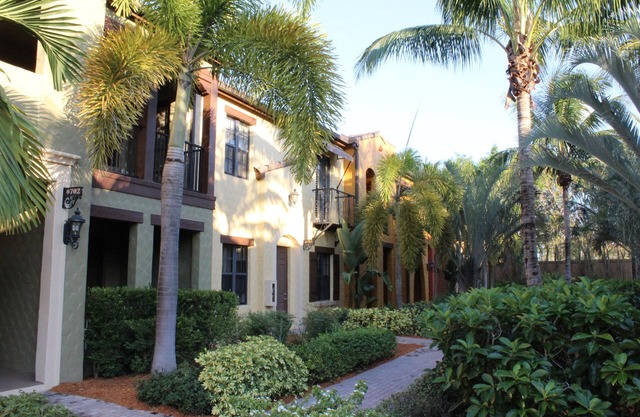 Ole at Lely - Experience Naples in luxurious holiday rentals