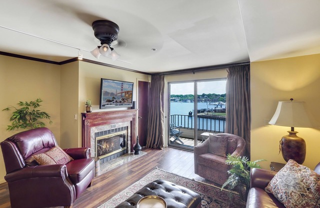 On Gorgeous Lake Charlevoix | Downtown Charlevoix | Pool, Hot Tub, Sauna