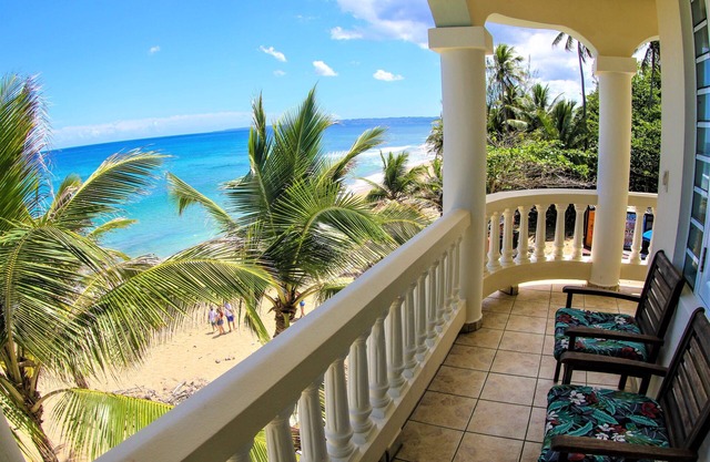 On Ocean & Sandy Beach-No steps to the beach! Air conditioned. Standby Generator