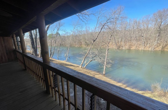On River Time at Lobo #9! Cabin on Little Red River in Heber Springs