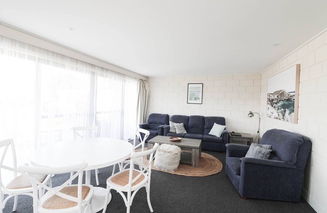 On the Lake at Penguin Mews - Free WIFI ( unit 7 ) - 2+ nights