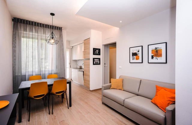 On the sea, new apartment with condominium parking space