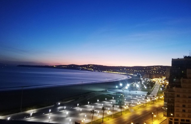 On the seafront, 3 bedroom 2 bathroom apartment, swimming pool, private parking