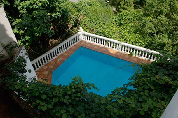 One bedroom appartement with shared pool, enclosed garden and wifi at San Antolin de Ibias