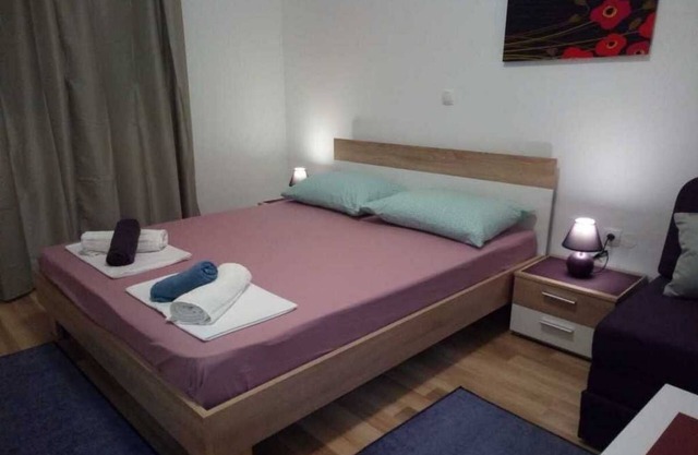 One bedroom apartment with balcony Kaštel Štafilić, Kaštela (A-20694-c)