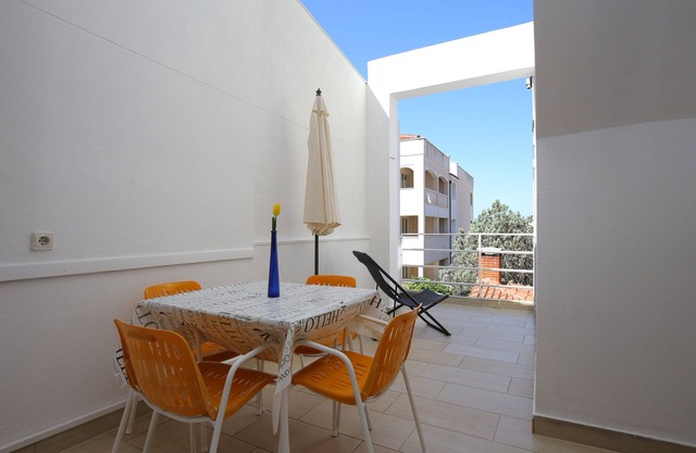 One bedroom apartment with terrace and sea view Baška Voda, Makarska (A-2756-d)