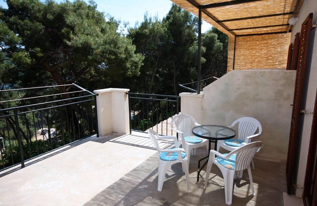 One bedroom apartment with terrace Cove Saplunara, Mljet (A-4923-b)