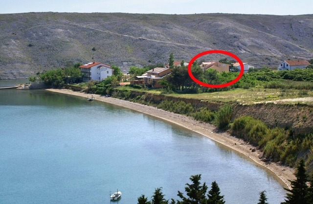 One bedroom apartment near beach Vlašići, Pag (A-6523-c)