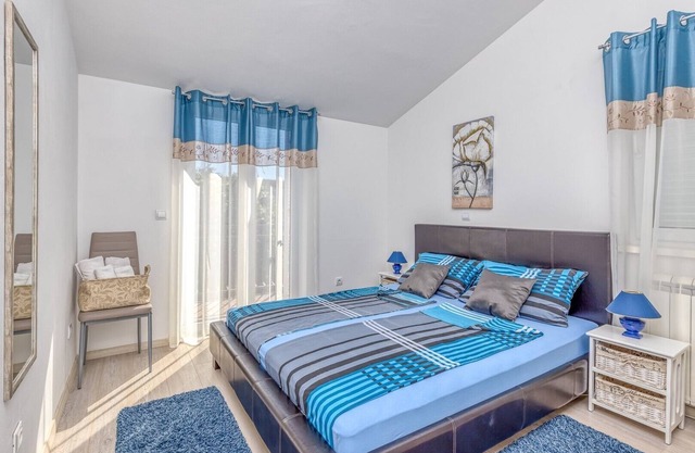 One-Bedroom Apartment Kardumovic No.4 Blue on the Third Floor