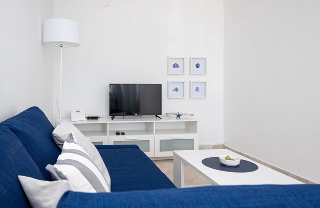 One bedroom apartment near beach Mandre, Pag (A-4092-g)
