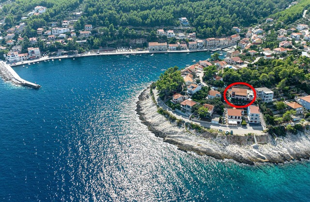 One bedroom apartment near beach Prigradica, Korčula (A-627-b)