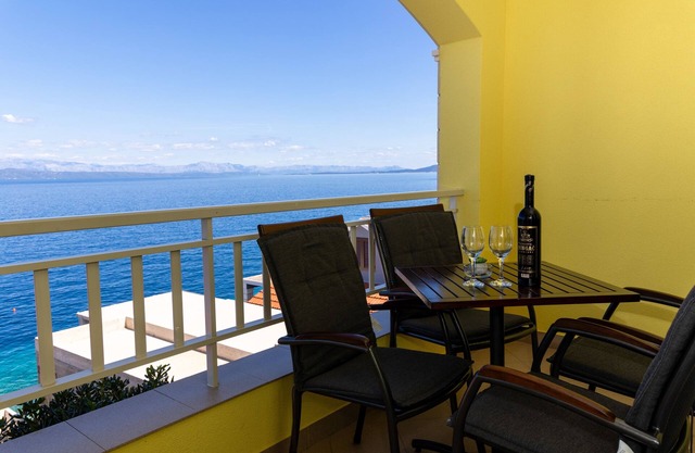 One bedroom apartment near beach Prigradica, Korčula (A-544-a)