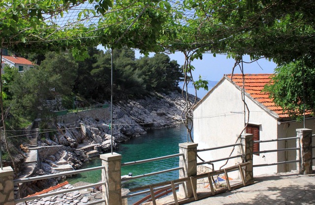 One bedroom apartment near beach Cove Pobij, Hvar (A-8702-d)