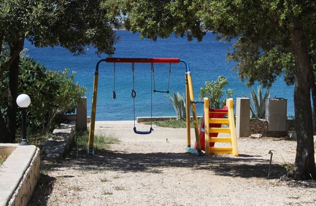 One bedroom apartment near beach Mandre, Pag (A-6284-a)