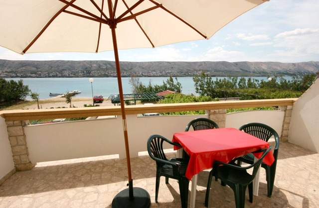 One bedroom apartment near beach Pag (A-6448-b)