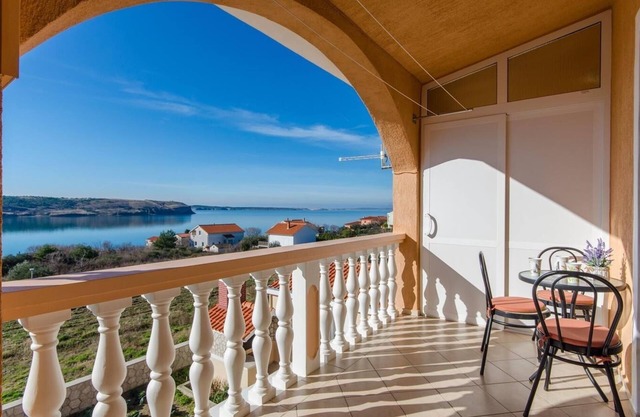 One bedroom apartment with balcony and sea view Rtina - Miočići, Zadar (A-13072-a)