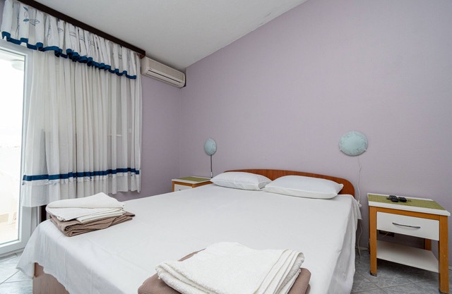 One bedroom apartment with terrace and sea view Sveti Marko, Pag (A-21654-b)
