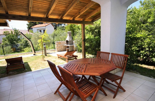 One bedroom apartment with terrace Banjol, Rab (A-3215-b)
