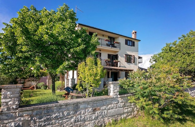 One bedroom apartment with terrace Flengi, Poreč (A-7179-b)