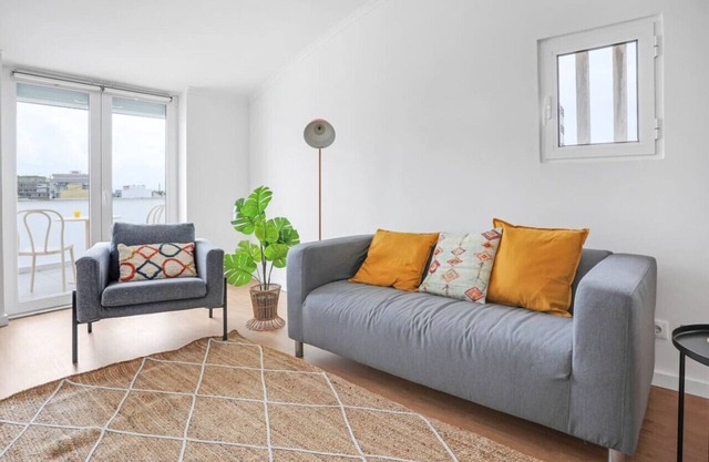 One bedroom Apt | Almada | Balcony w/River Views!