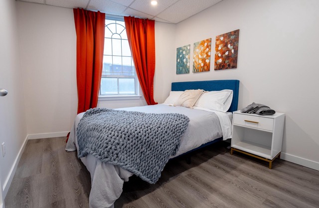 One bedroom Downton Apartment in the middle of everything London has to offer.