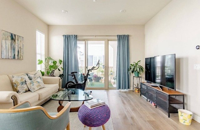 One Bedroom in a Luxury Home within Silicon Valley