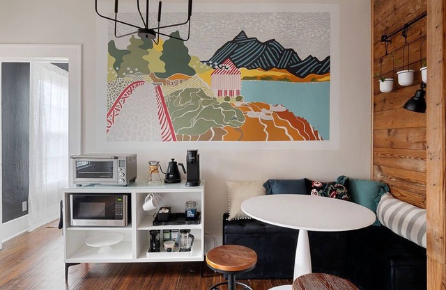 One bedroom urban hideaway right in the middle of bustling Dallas