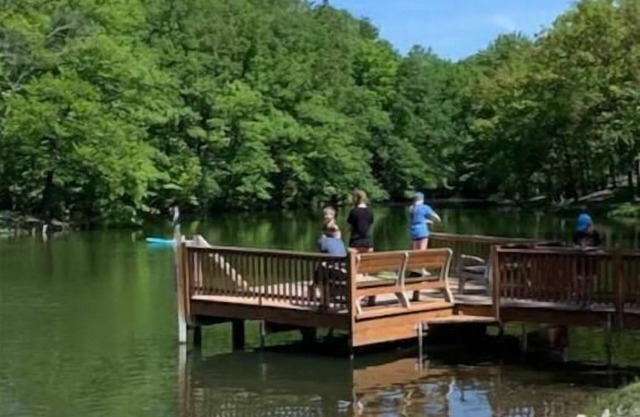 One minute to beach/fishing lake! Knotty but Nice-sleeps upto 6-Pet/Kid Friendly